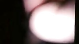 Пацан переписывается с рыжей целкой и смотрит как она трахает себя пальчиком