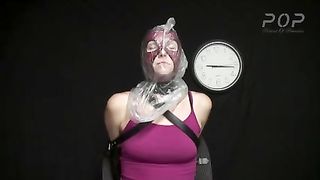 Мастер душит рабыню в маске при помощи ремня и целлофанового пакета