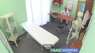 Врач выебал пациентку в рабочем кабинете на кушетке